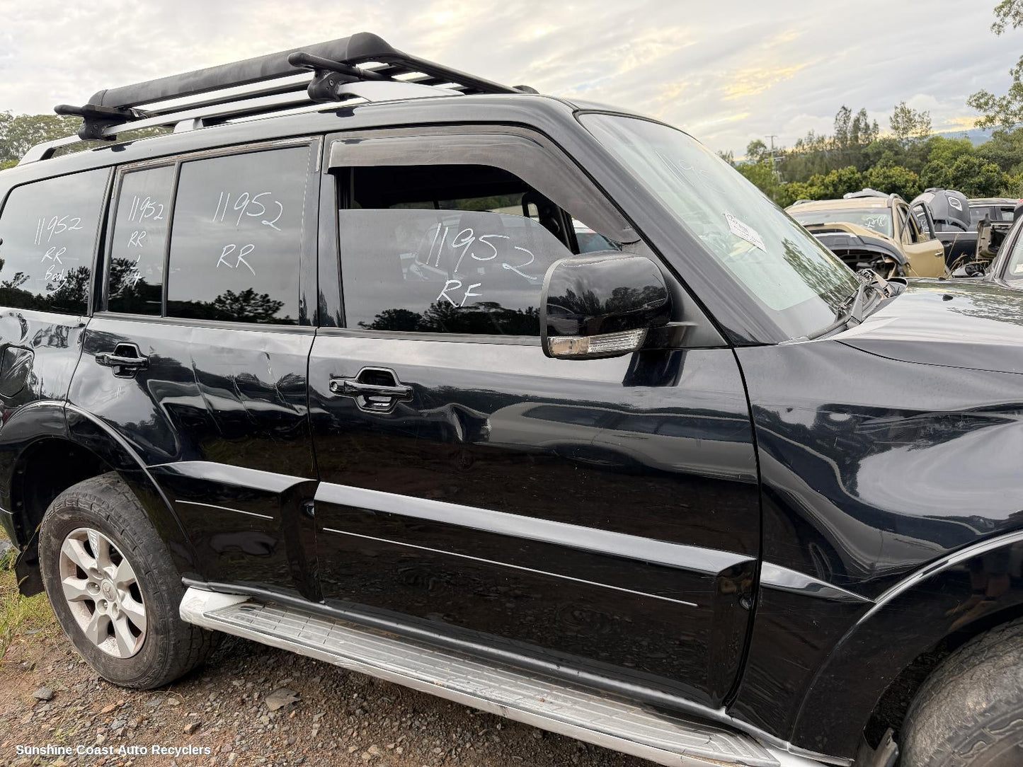 2006-2021 Mitsubishi Pajero Right Front Door Window