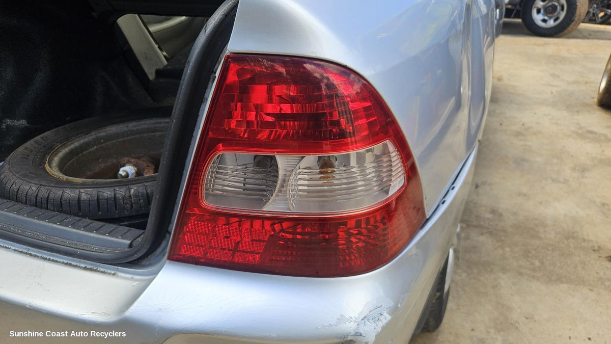 2001-2004 Toyota Corolla Right Taillight