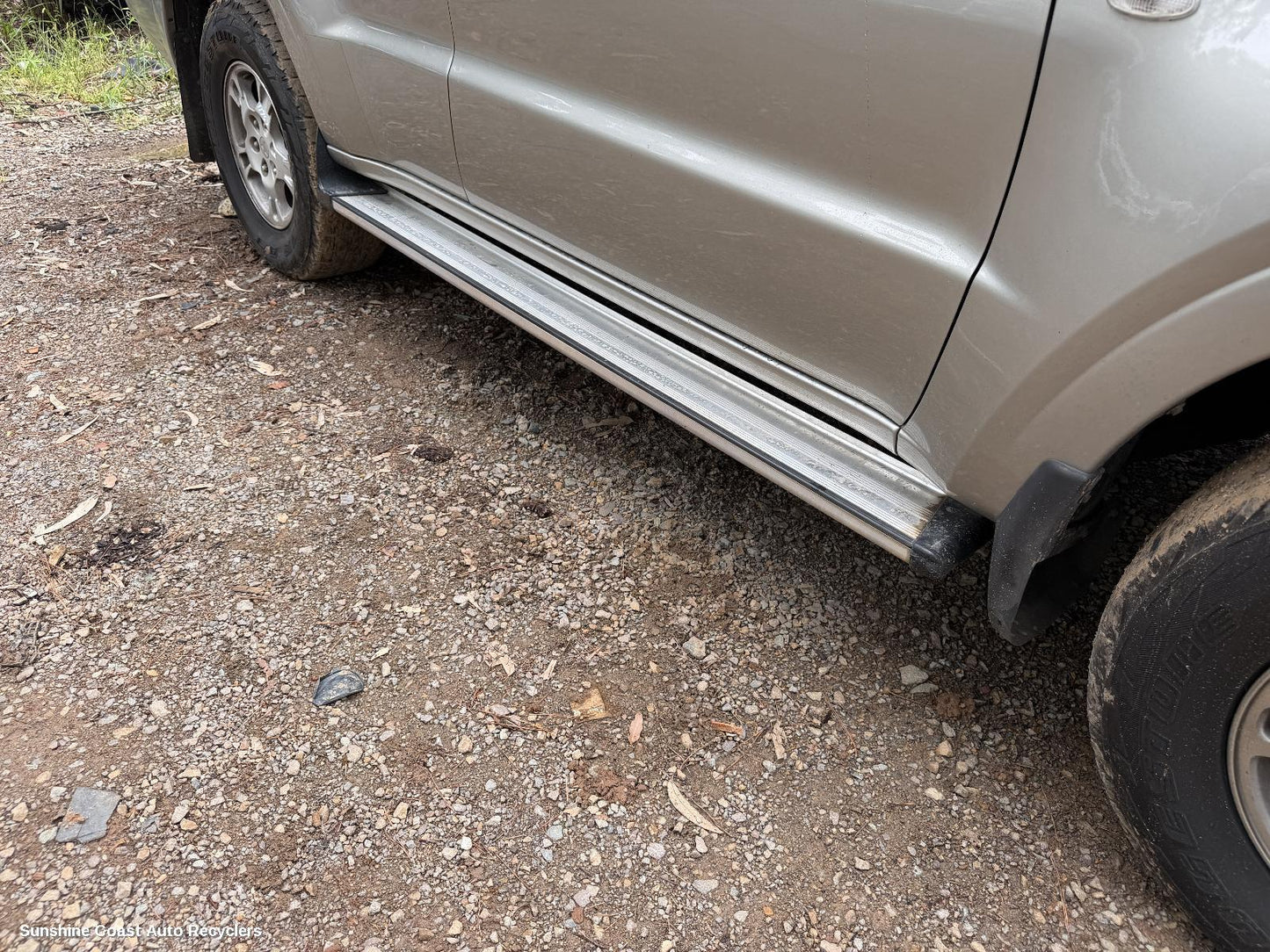 2002-2006 Mitsubishi Pajero Side Step Skirt