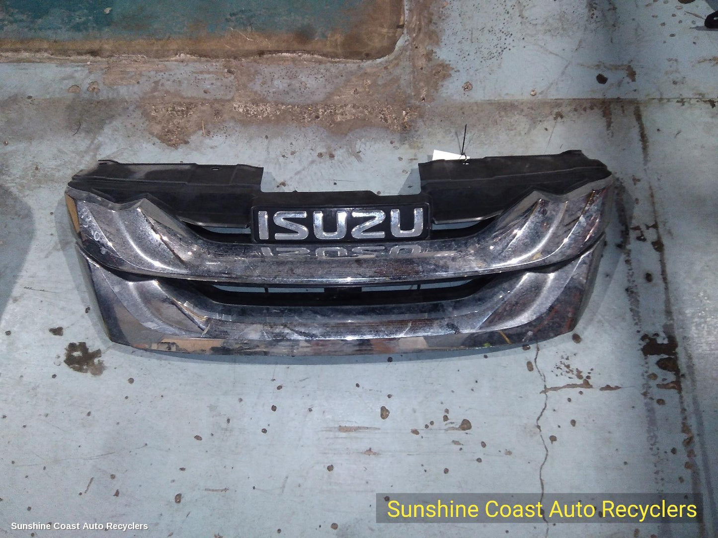 2015 Isuzu Mu-x Grille