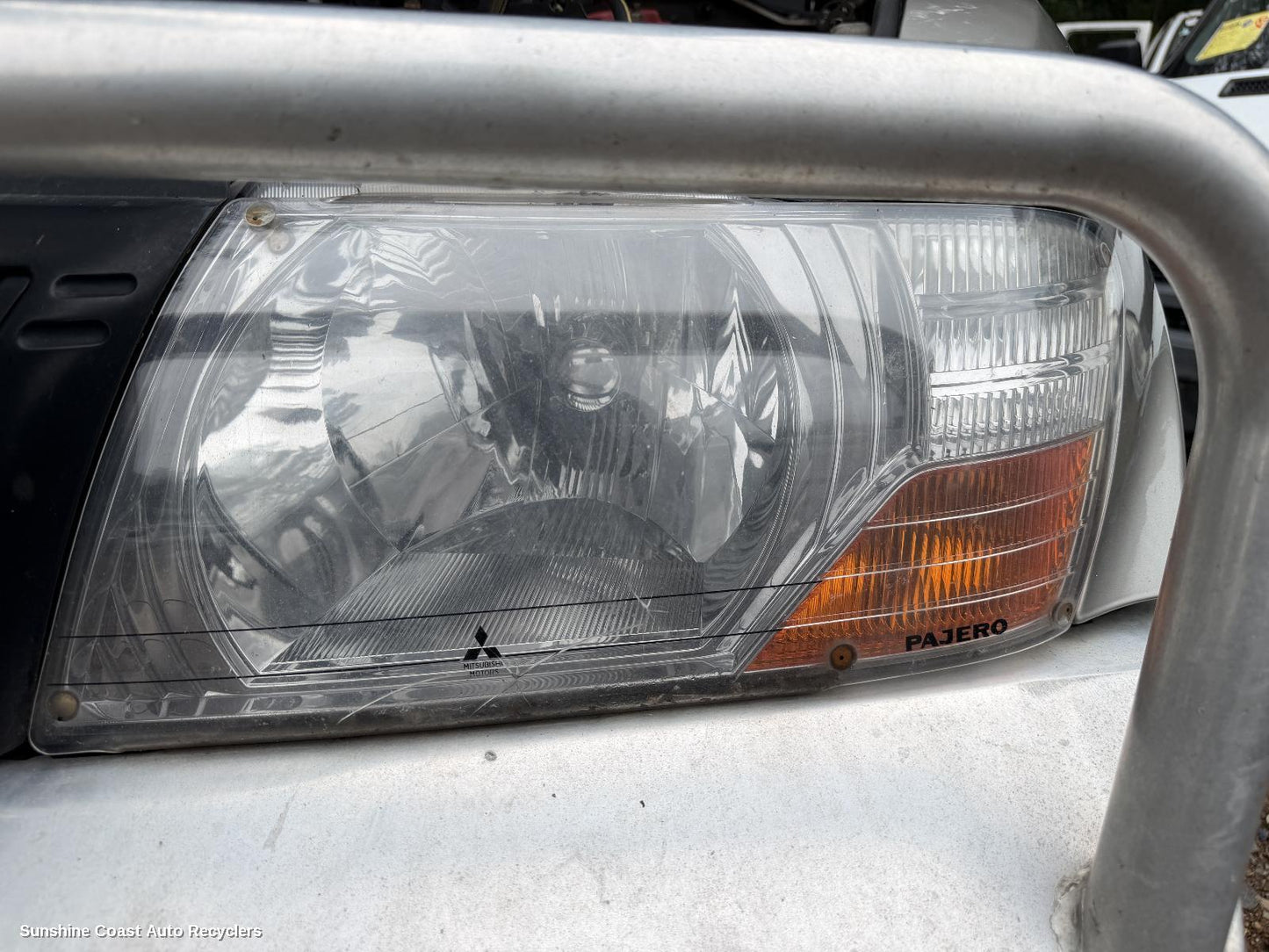 2002-2006 Mitsubishi Pajero Left Headlamp