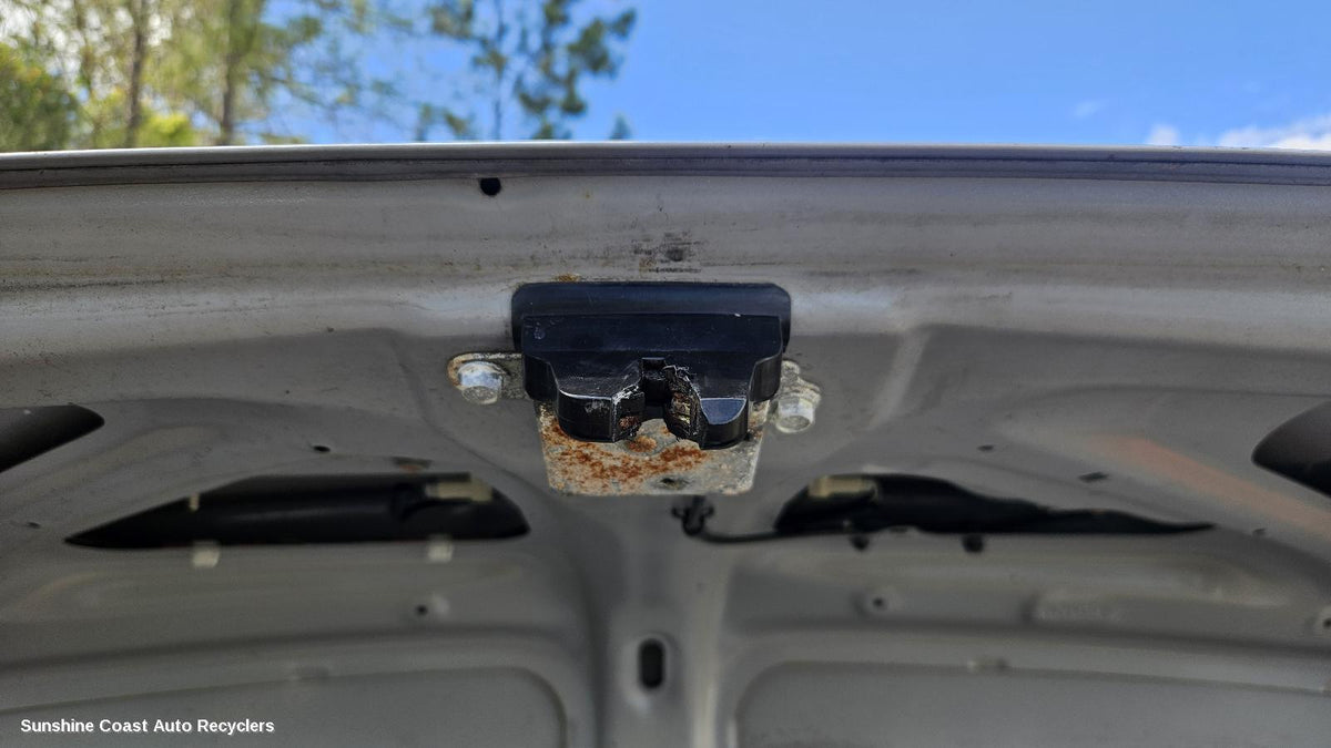 2001-2007 Toyota Corolla Door Boot Gate Lock