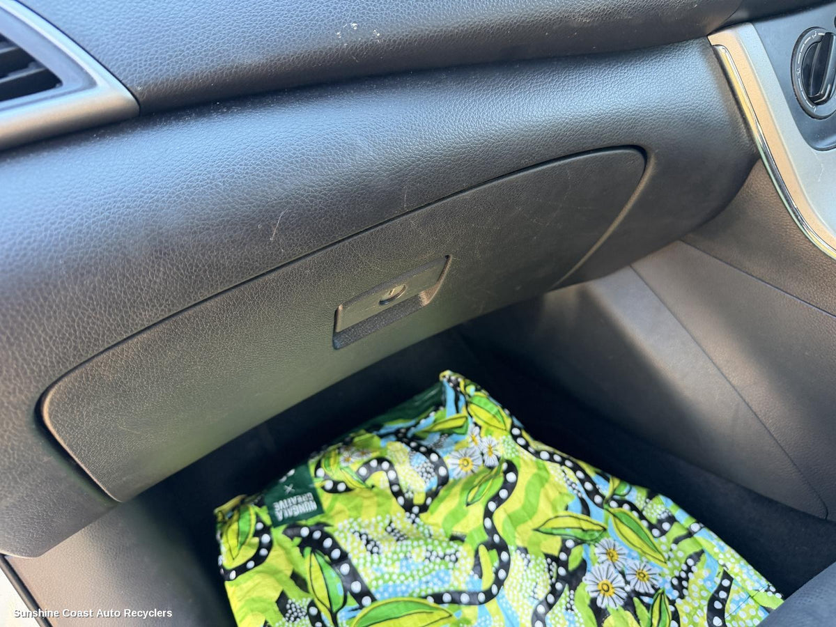 2013-2017 Nissan Pulsar Glove Box