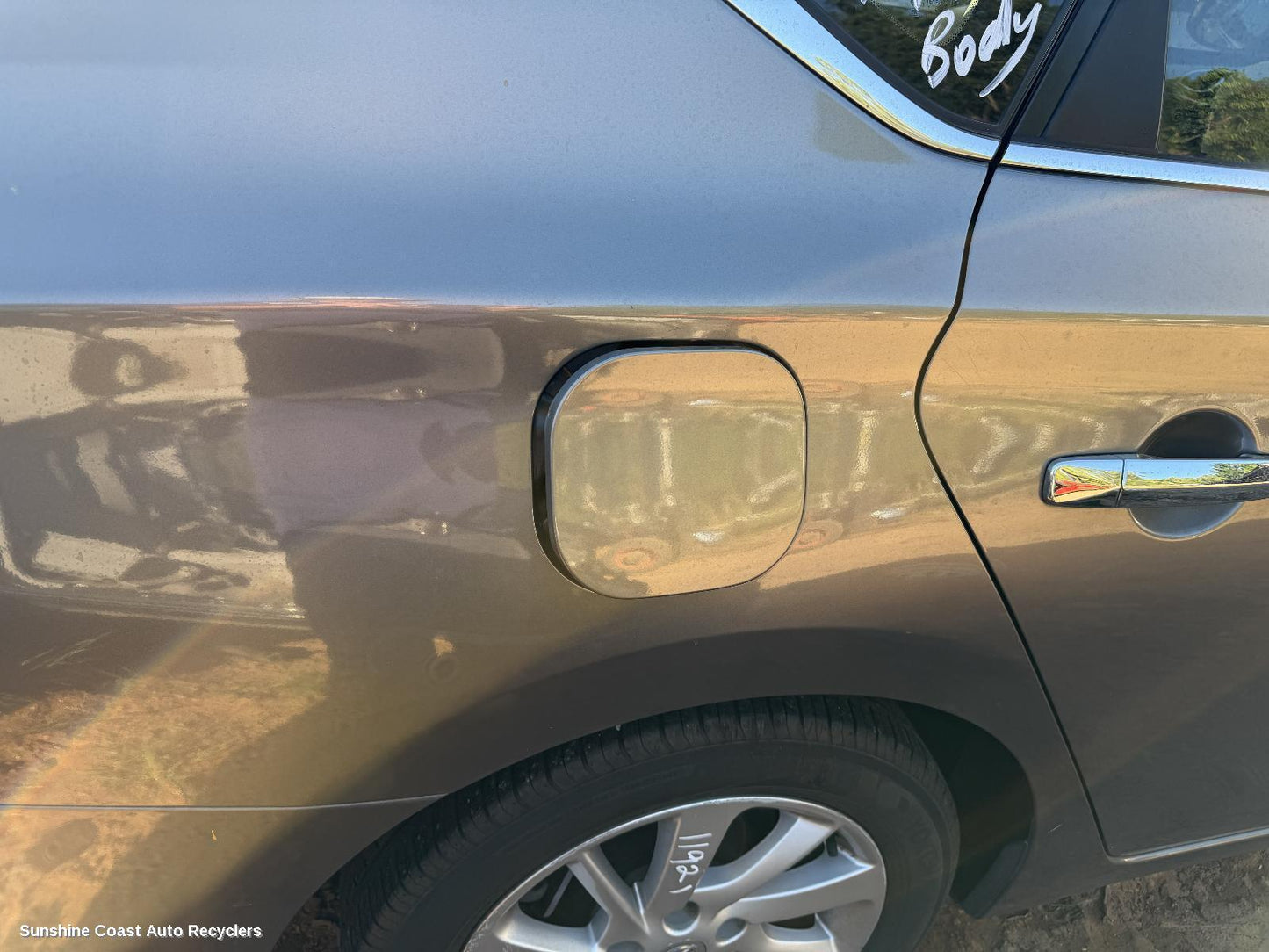 2013-2017 Nissan Pulsar Fuel Door   Filler