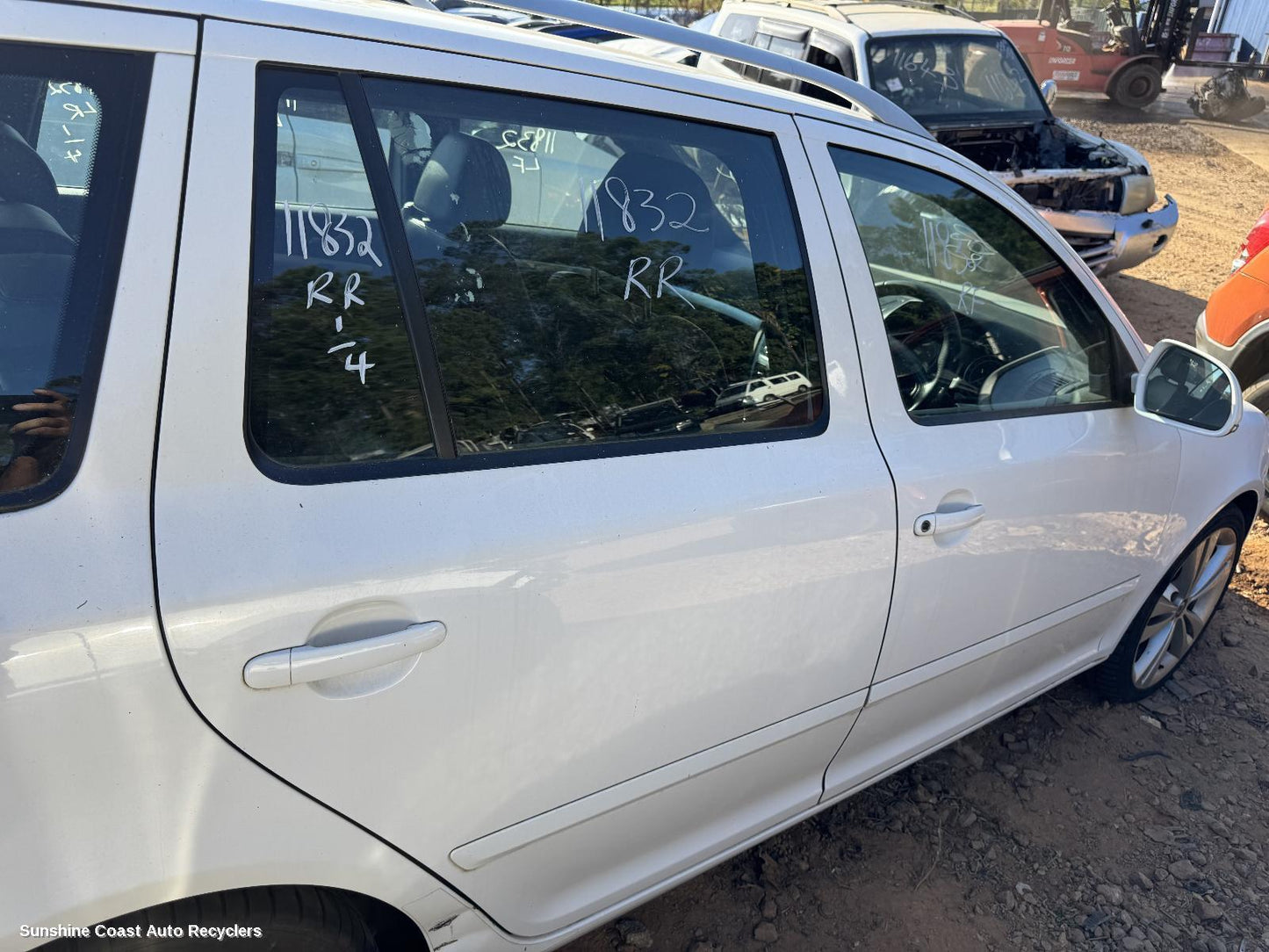 2011 Skoda Octavia Right Rear Door Window
