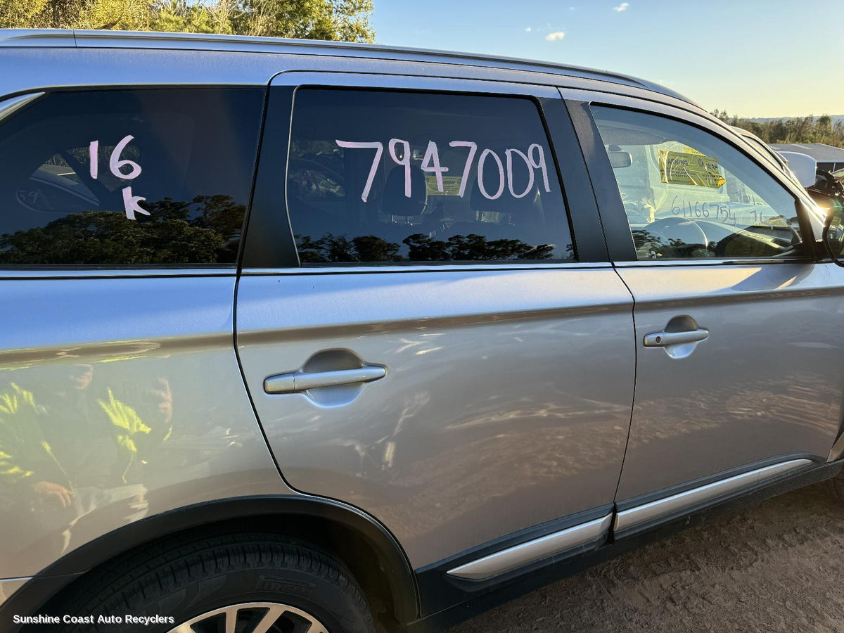 2015-2021 Mitsubishi Outlander Right Rear Door Sliding