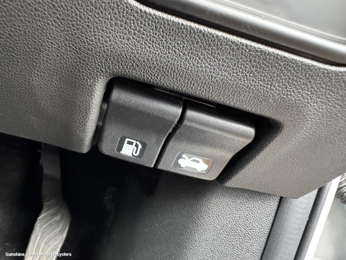 2016-2026 Renault Kaleos Bonnet Release