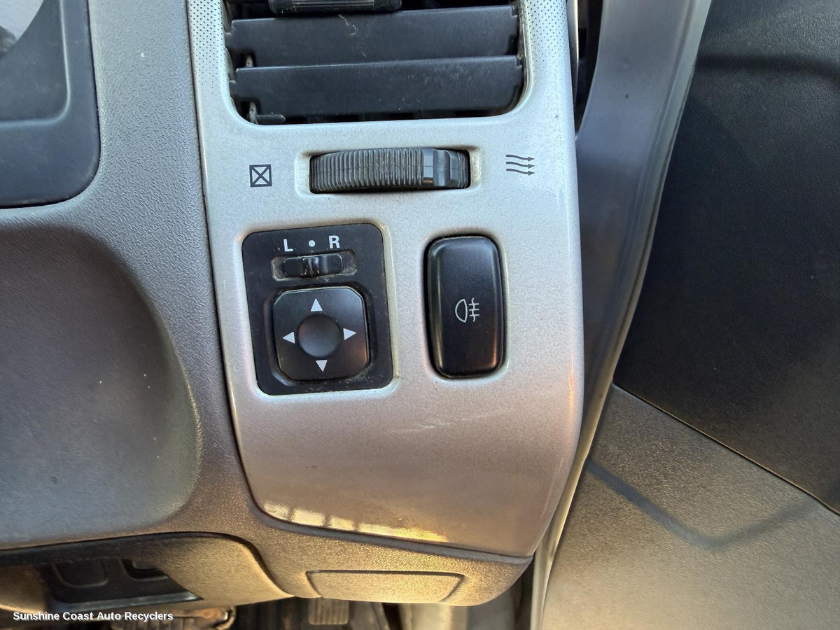 2002-2006 Mitsubishi Pajero Misc Switch Relay