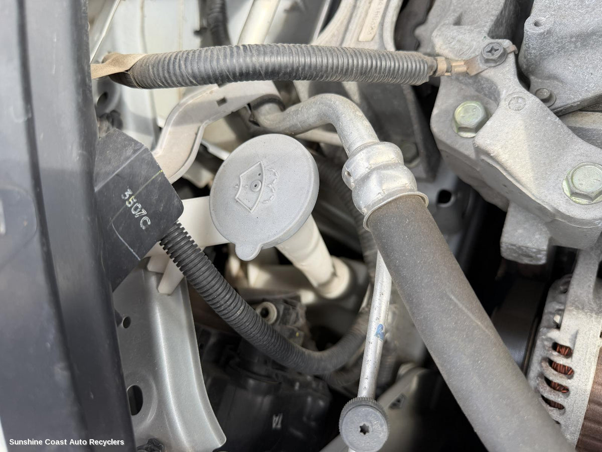 2010-2015 Nissan Juke Washer Bottle
