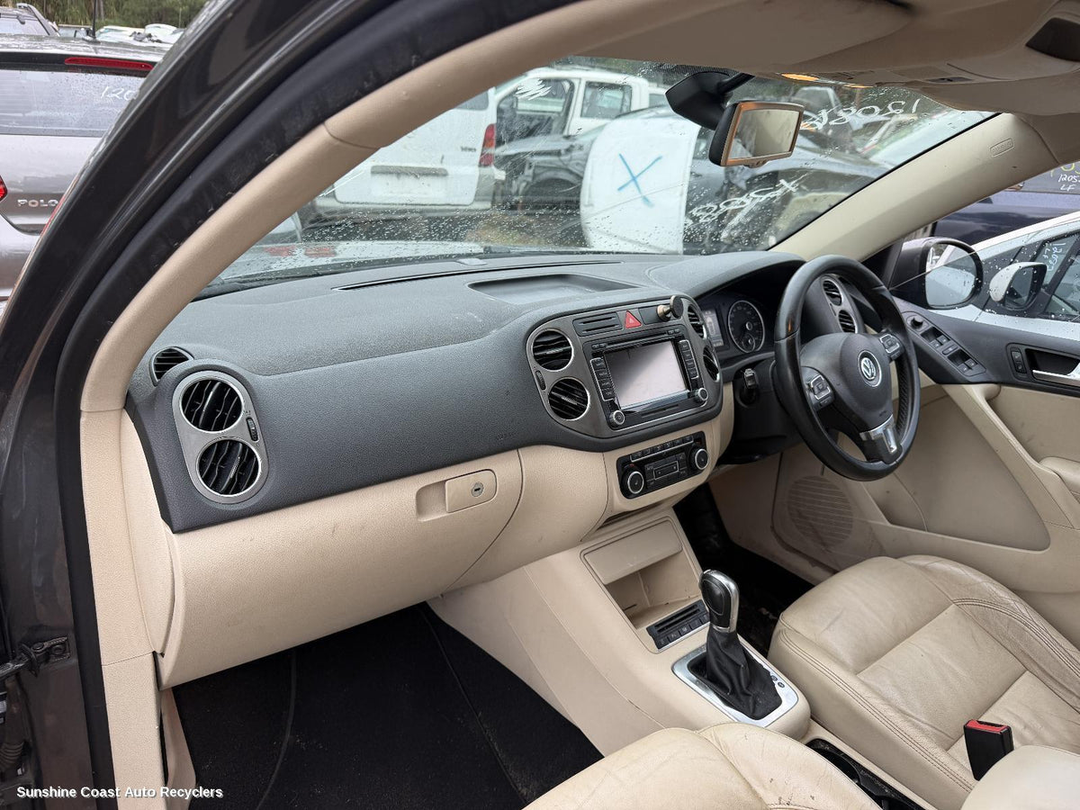 2008-2011 Volkswagen Tiguan Glove Box