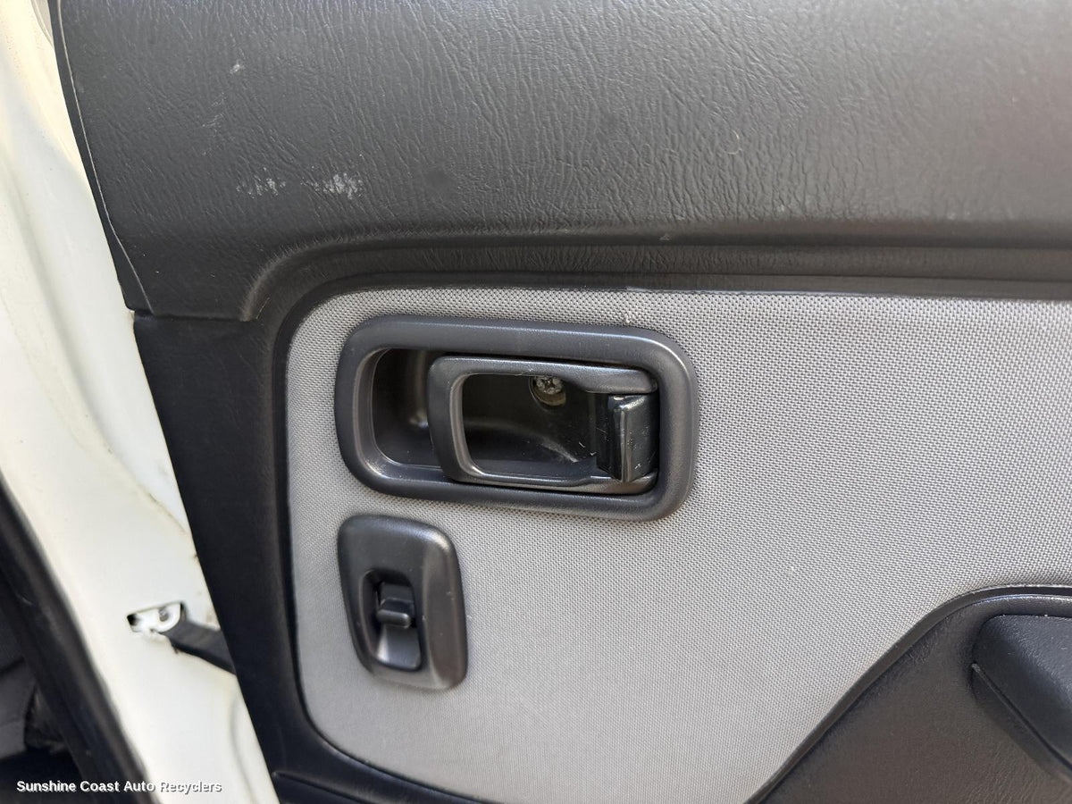 1997-2015 Nissan Navara Door Handle