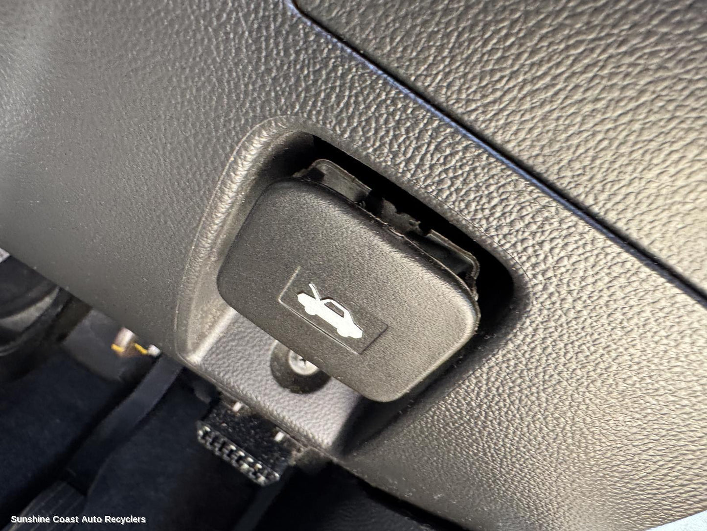 2015 Holden Captiva Bonnet Release