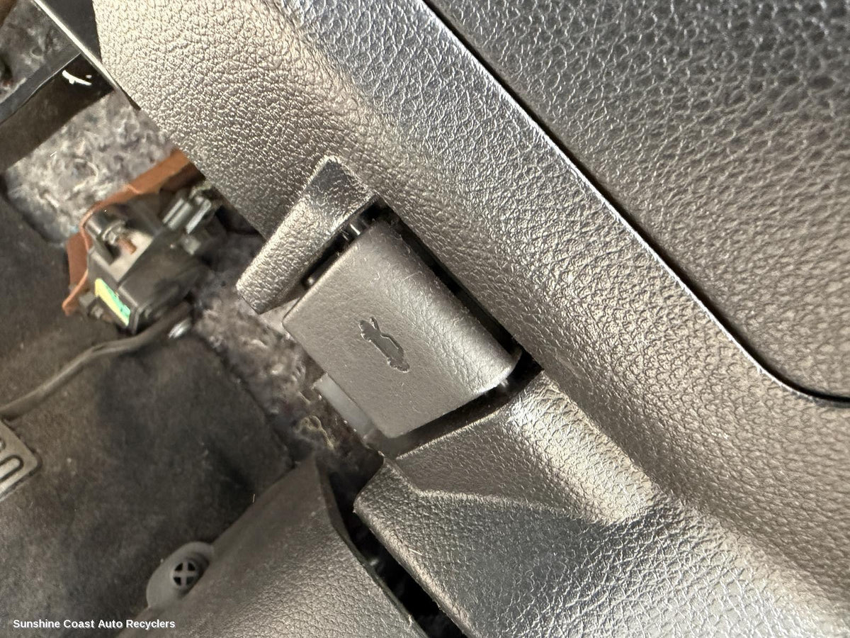 2007-2014 Nissan Xtrail Bonnet Release
