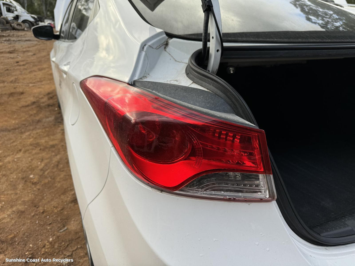 2011-2013 Hyundai Elantra Left Taillight