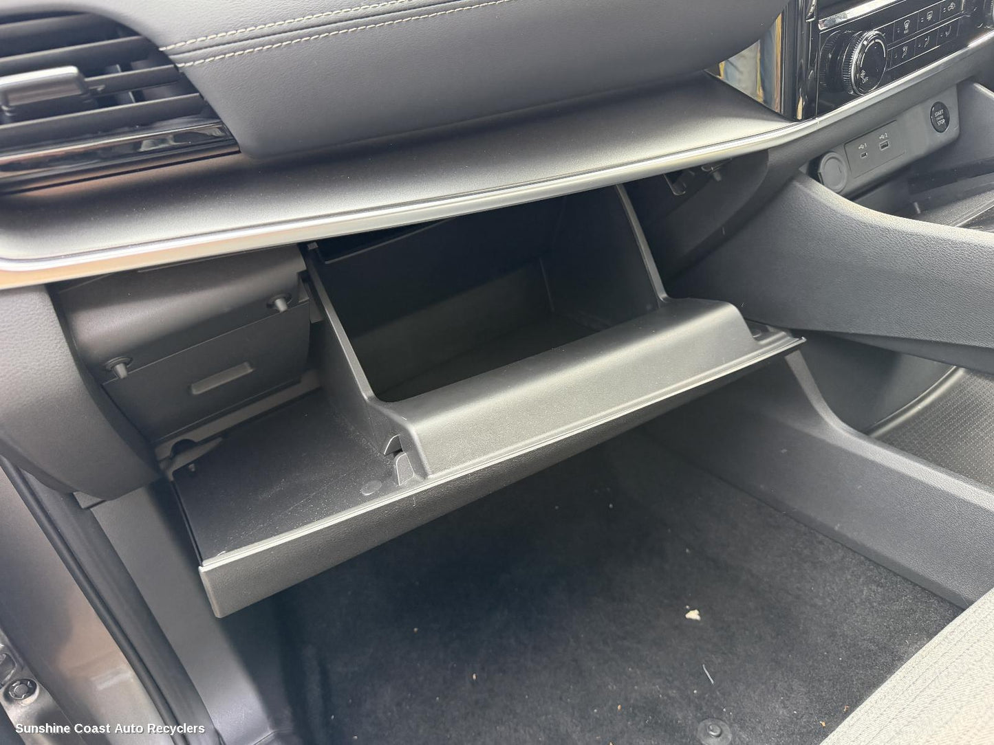 2022-2026 Nissan Xtrail Glove Box