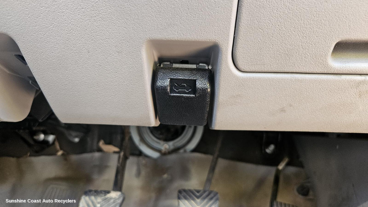 2009-2015 Mitsubishi Triton Bonnet Release