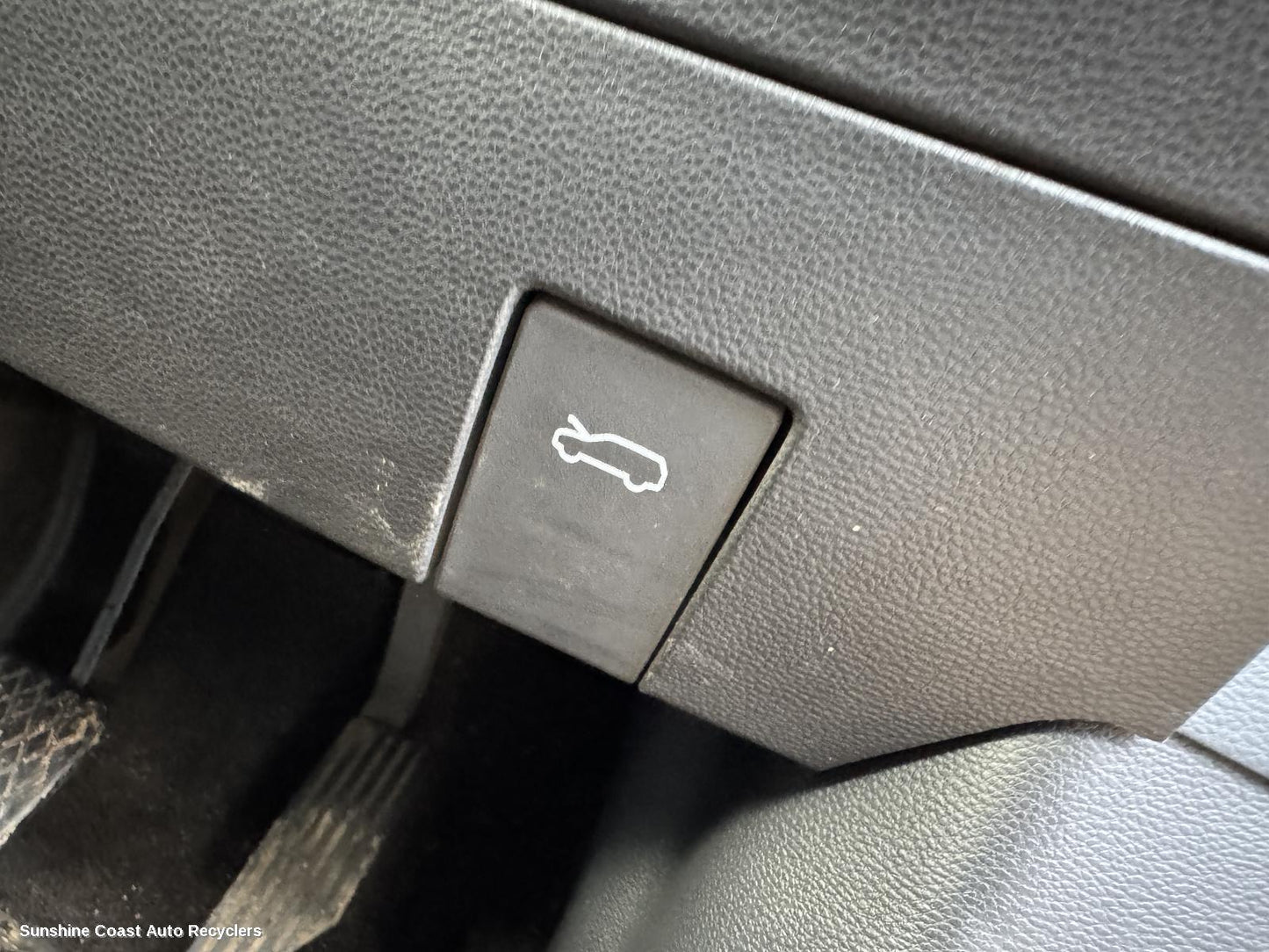 2022 Ldv D90 Bonnet Release