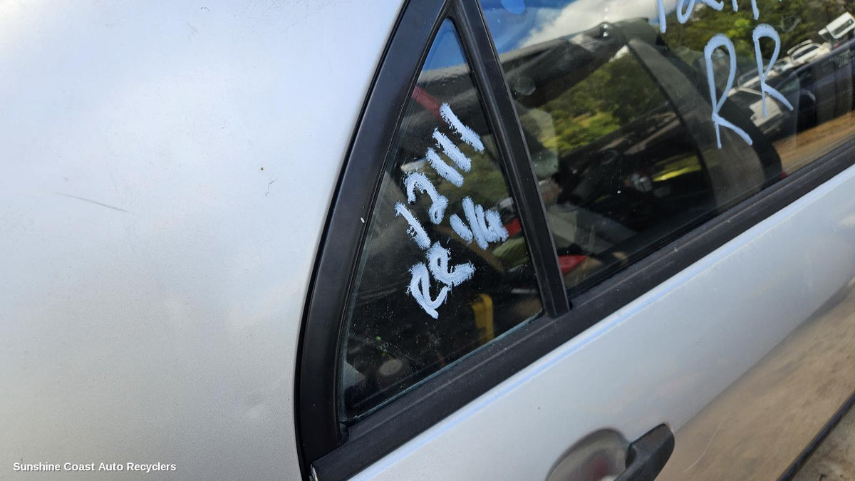 2001-2007 Toyota Corolla Right Rear 1 4 Door Glass