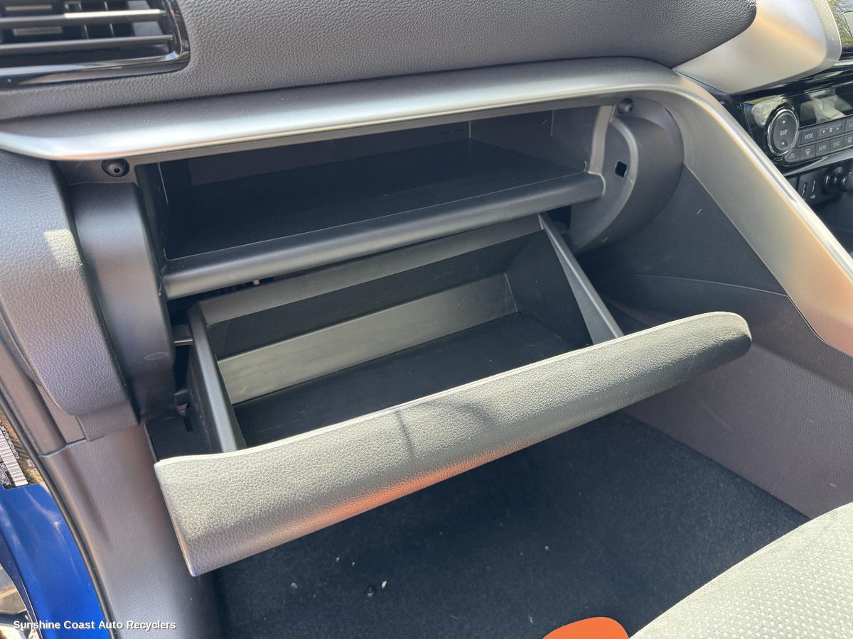 2017-2026 Mitsubishi Eclipse Cross Glove Box