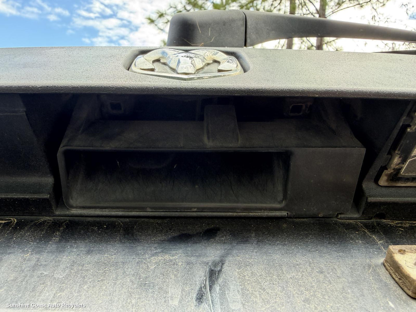 2007-2011 Dodge Nitro Tailgate Handle