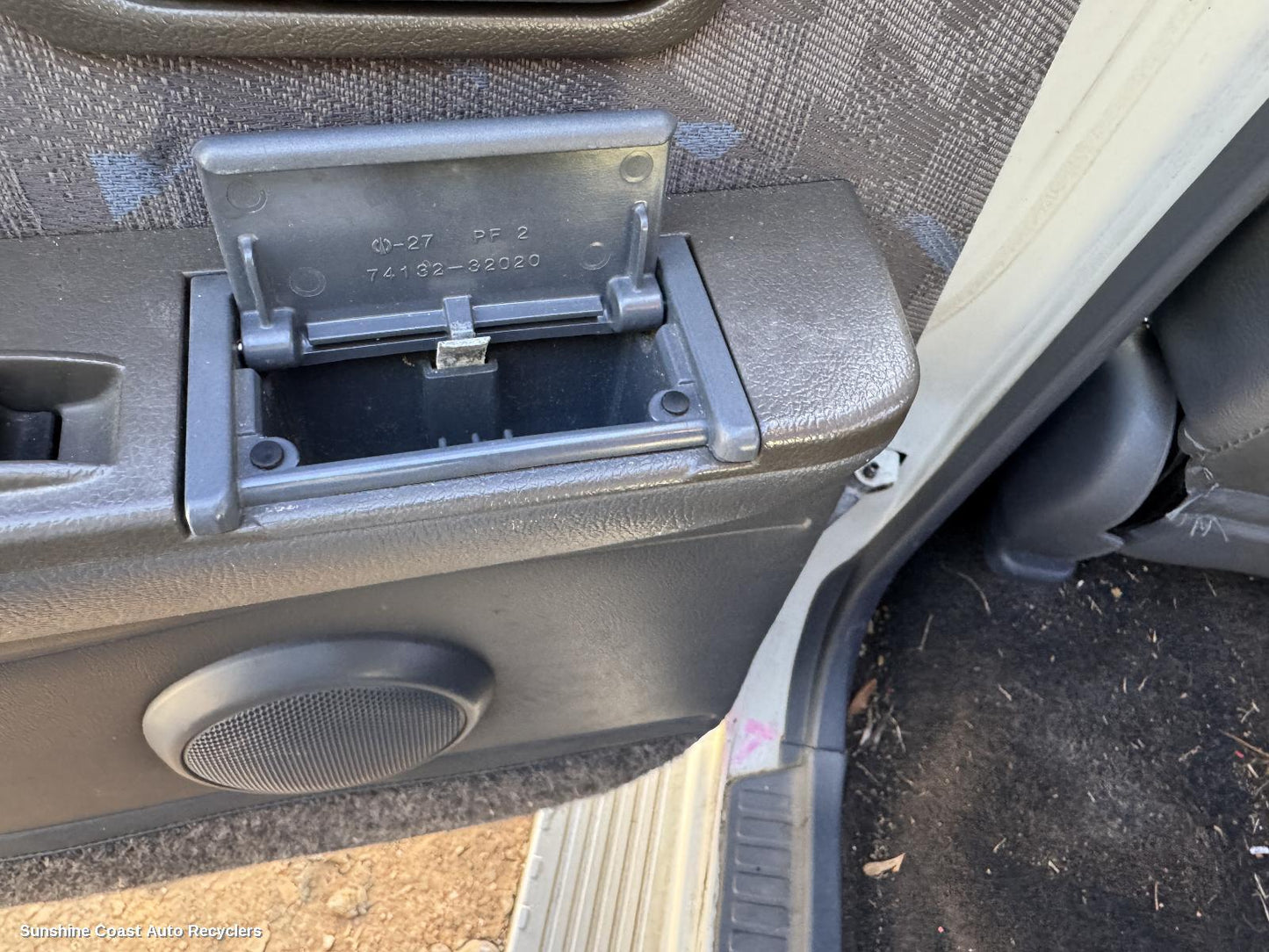 1990-1998 Toyota Landcruiser Ashtray
