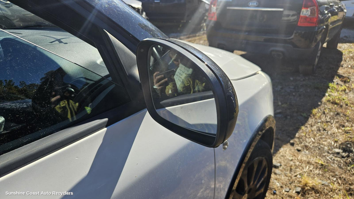 2010-2015 Skoda Fabia Right Door Mirror