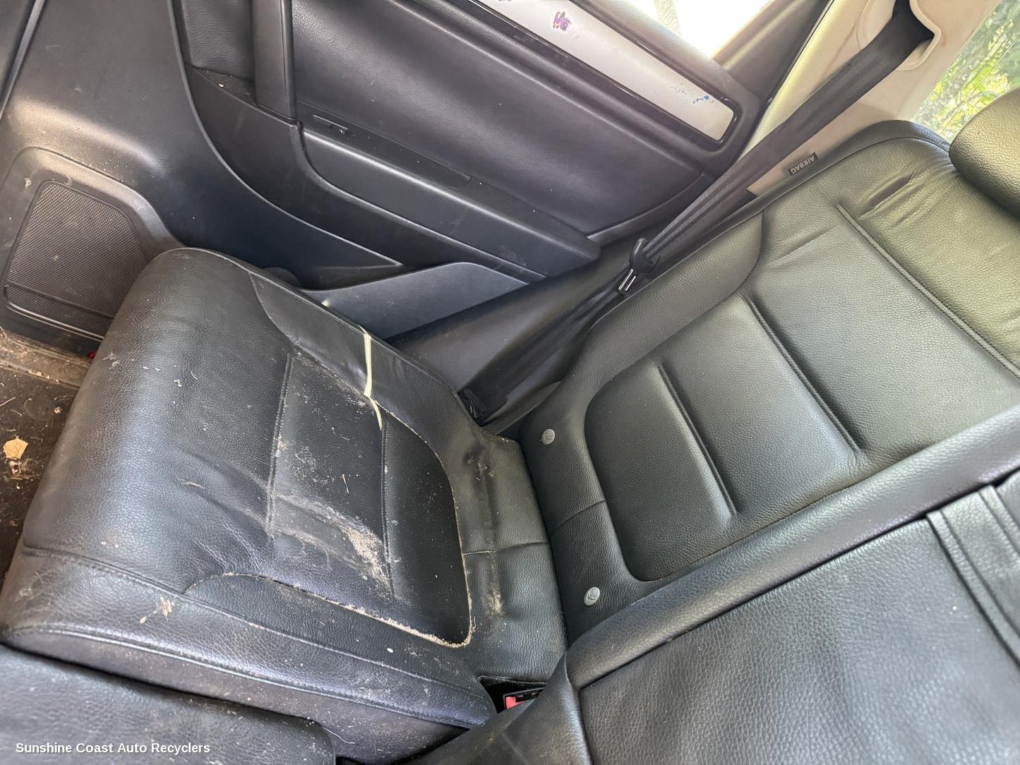 2011 Volkswagen Touareg 2nd Seat  Rear Seat