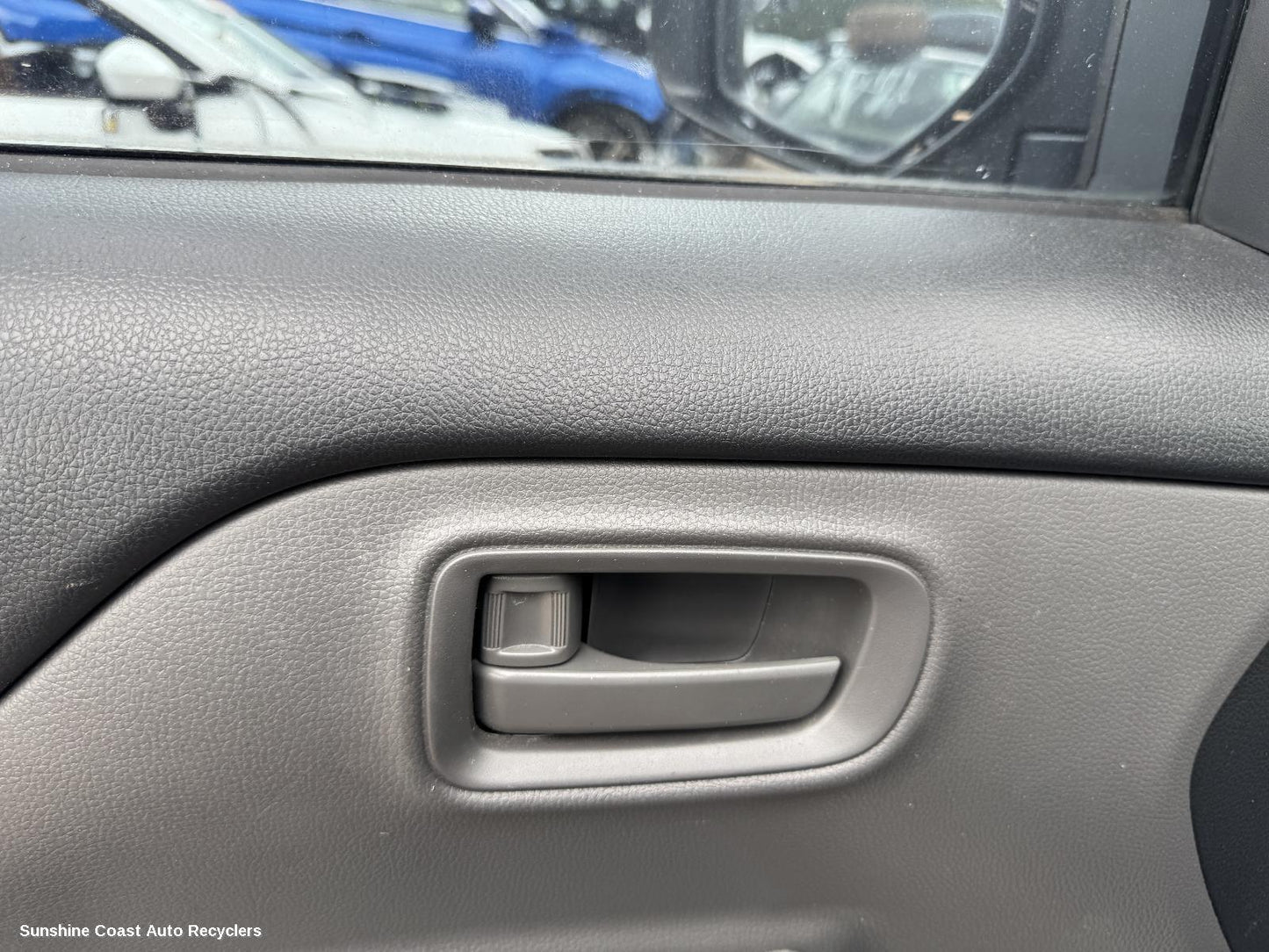 2016 Mitsubishi Triton Door Handle