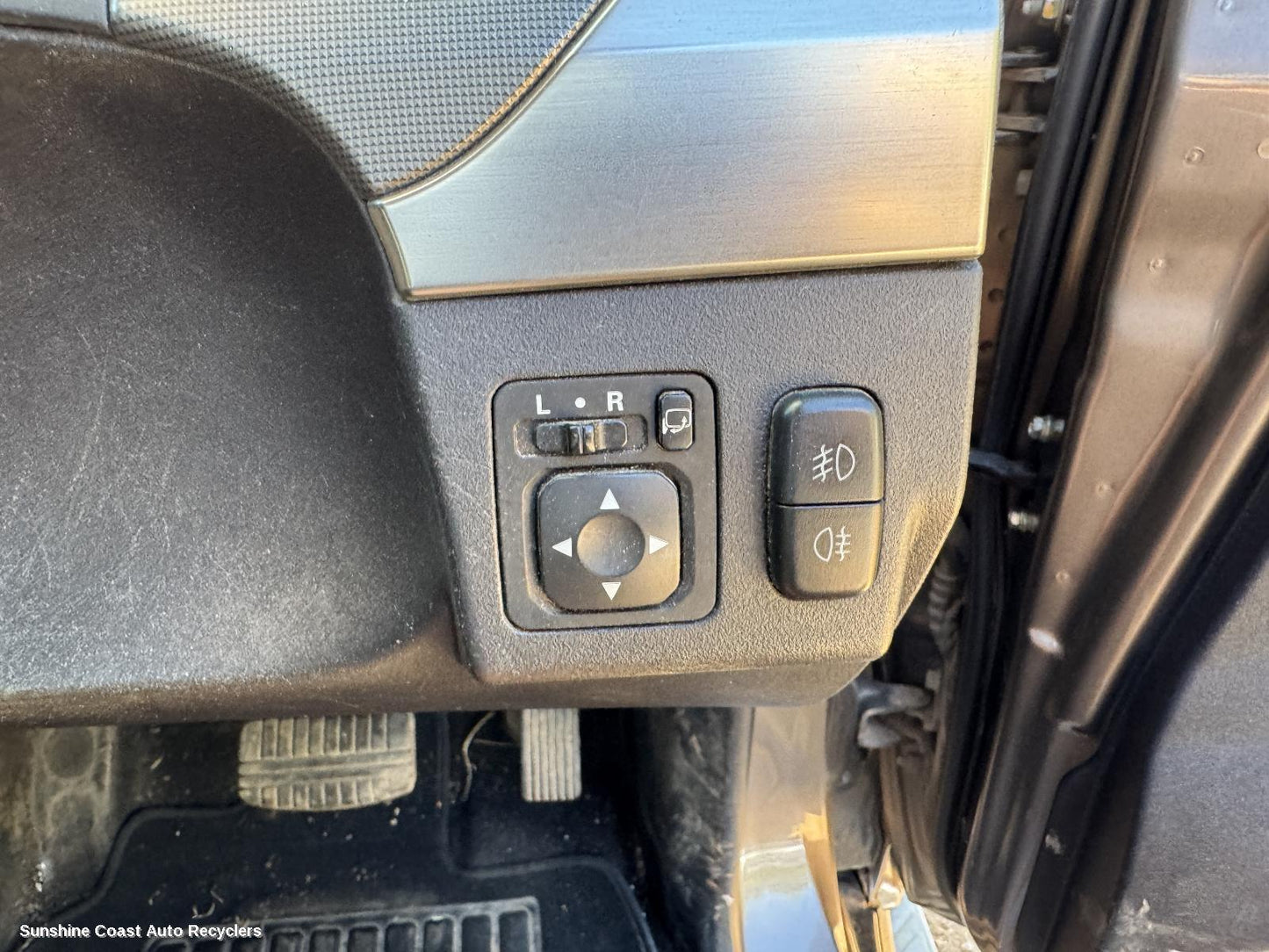 2010 Mitsubishi Pajero Misc Switch Relay