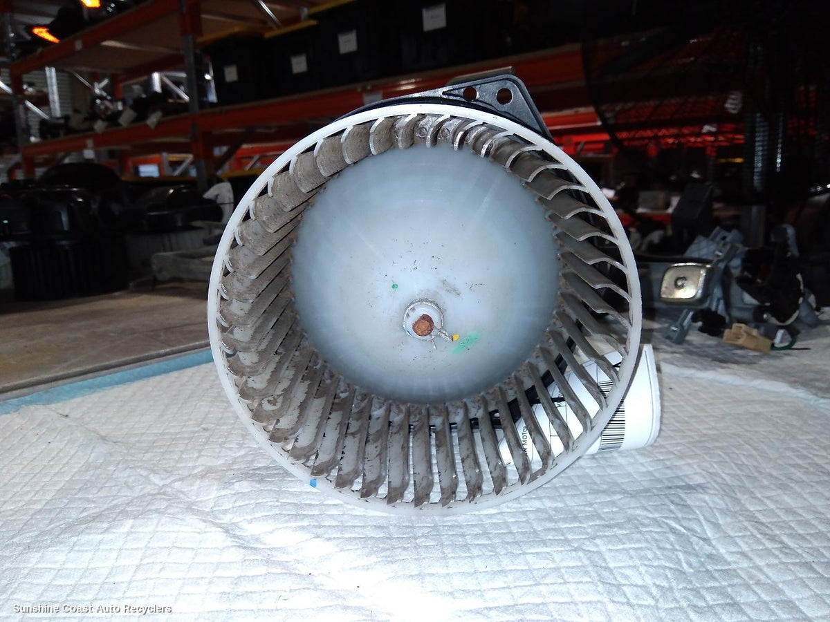 2009-2015 Mitsubishi Triton Heater Fan Motor