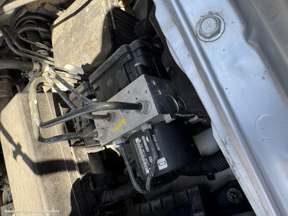 2005-2015 Nissan Navara Abs Pump Modulator