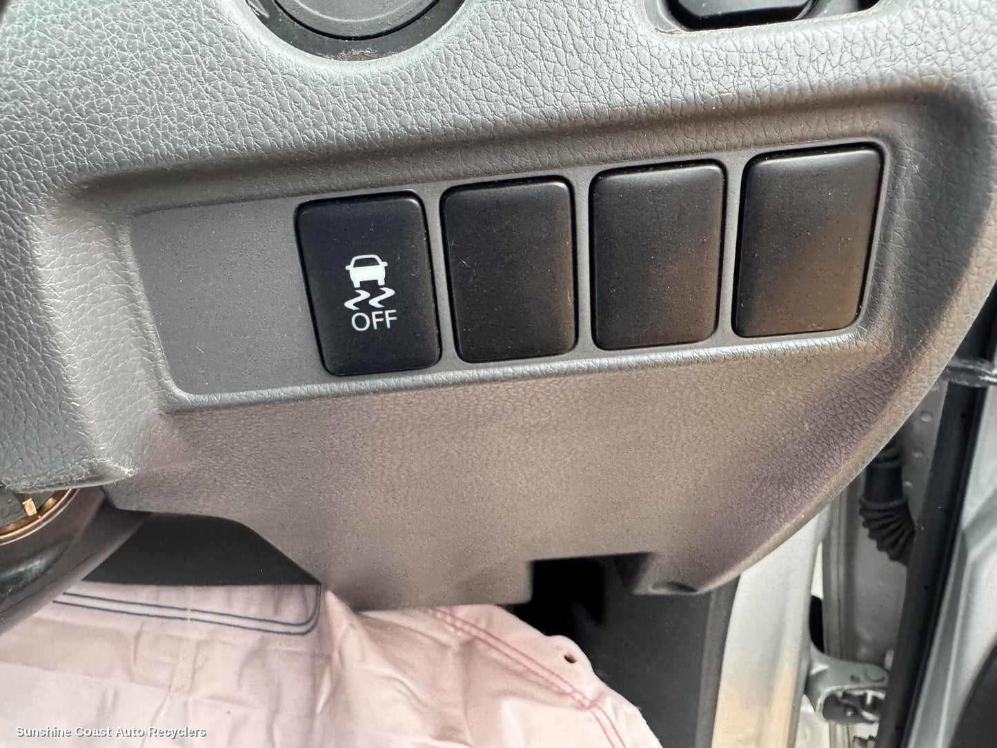 2016 Mitsubishi Triton Misc Switch Relay