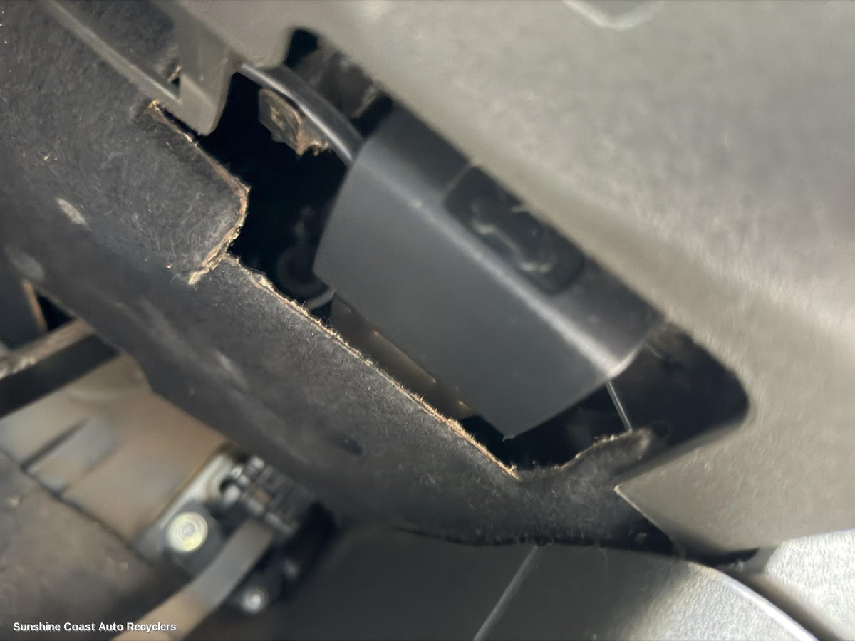 2005-2015 Nissan Navara Bonnet Release