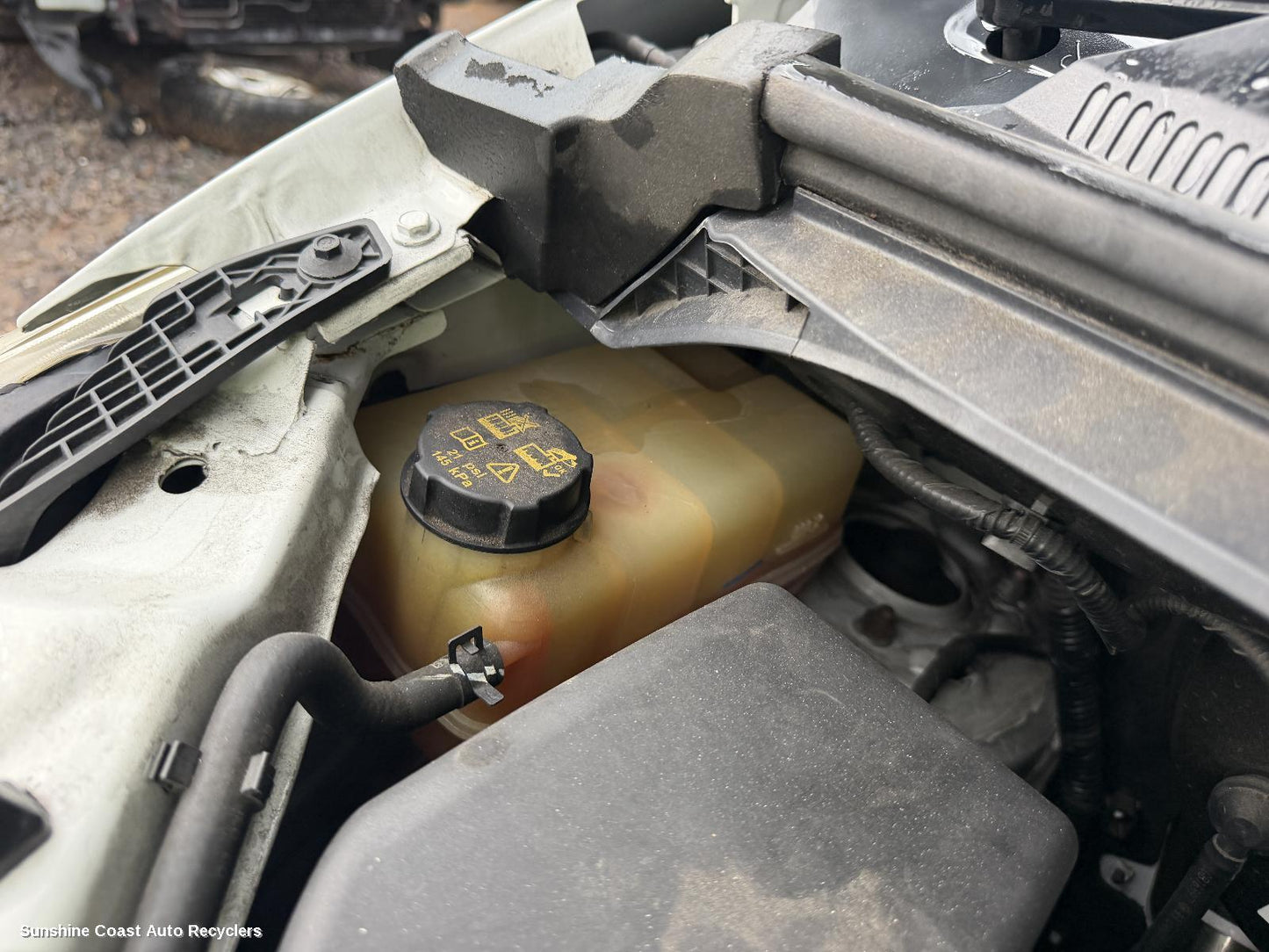 2015-2025 Ldv G10 Overflow Bottle