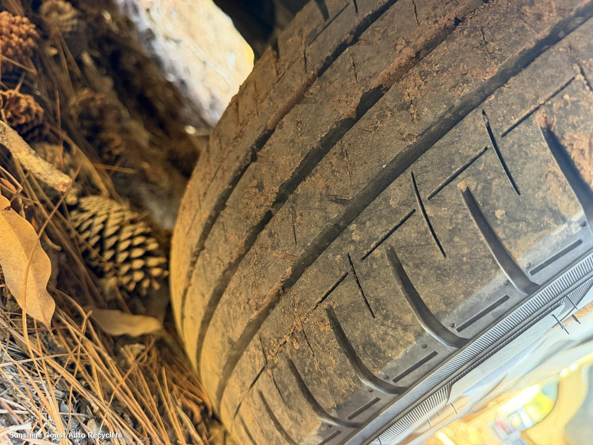 2004-2010 Volkswagen Transporter Tyre