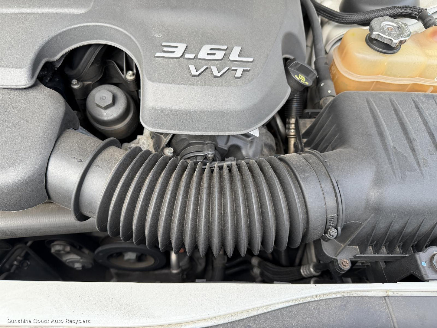 2012 Chrysler 300c Air Cleaner Duct Hos