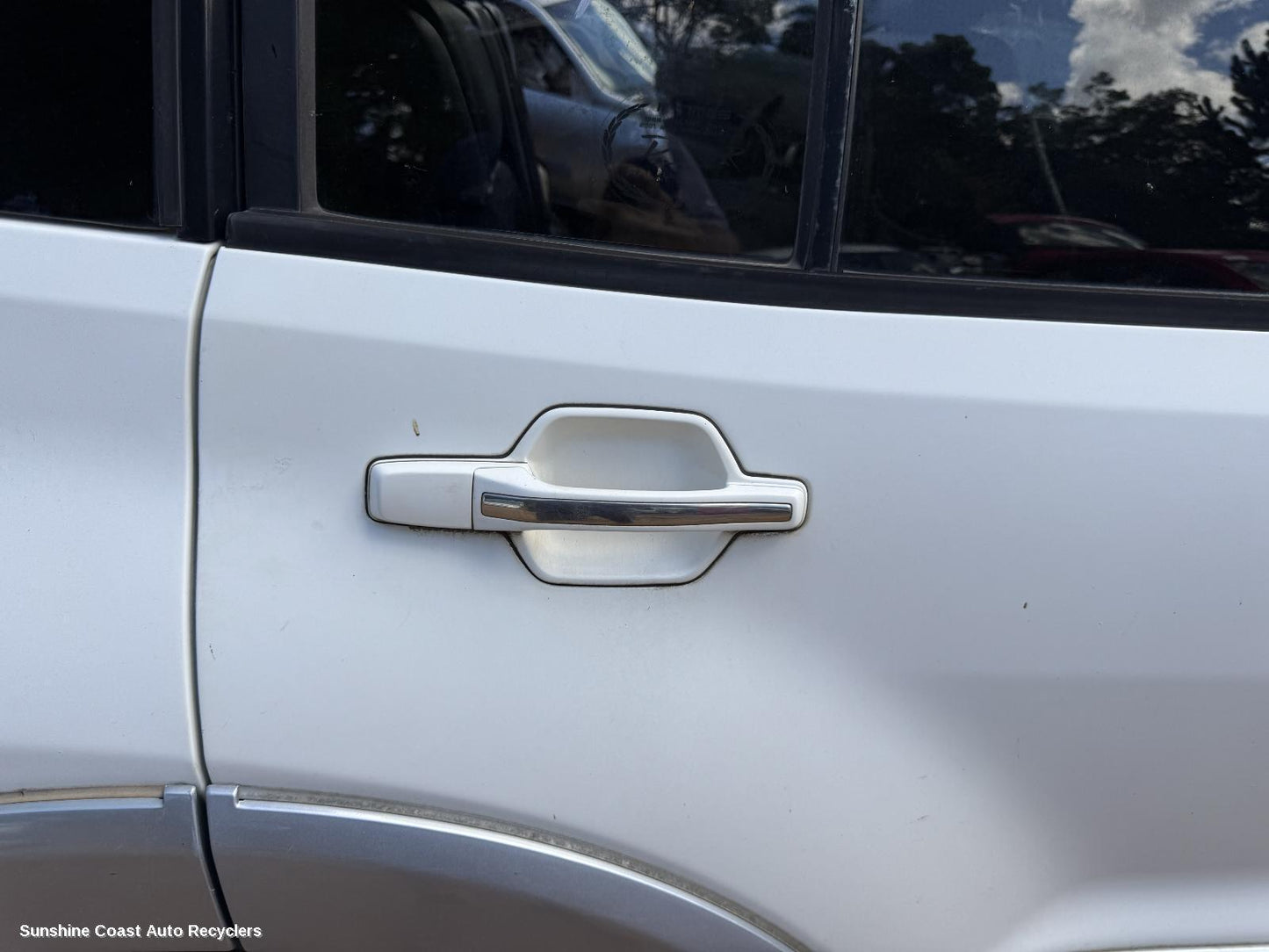 2006 Mitsubishi Pajero Door Handle