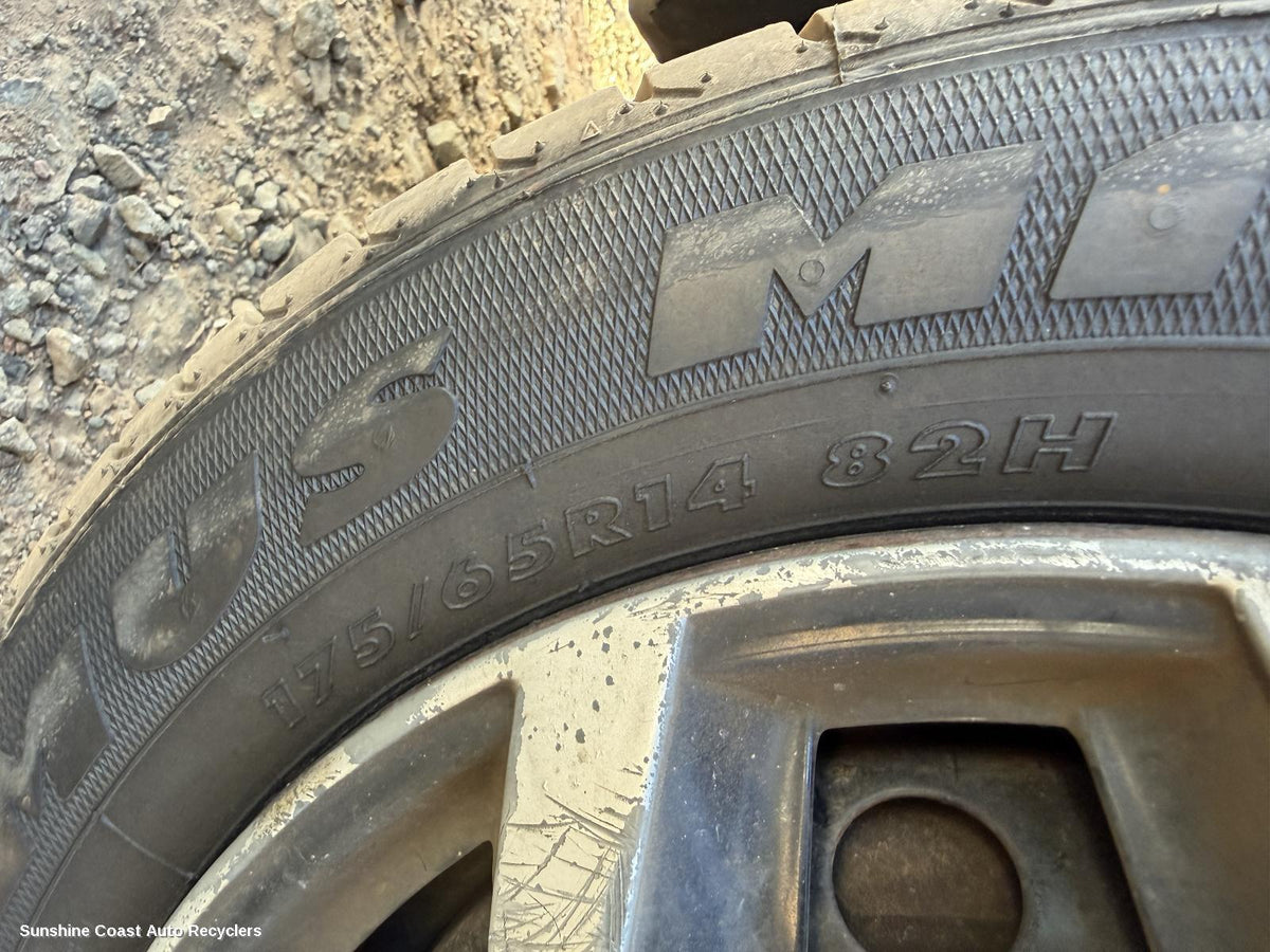 1998-2001 Toyota Corolla Tyre