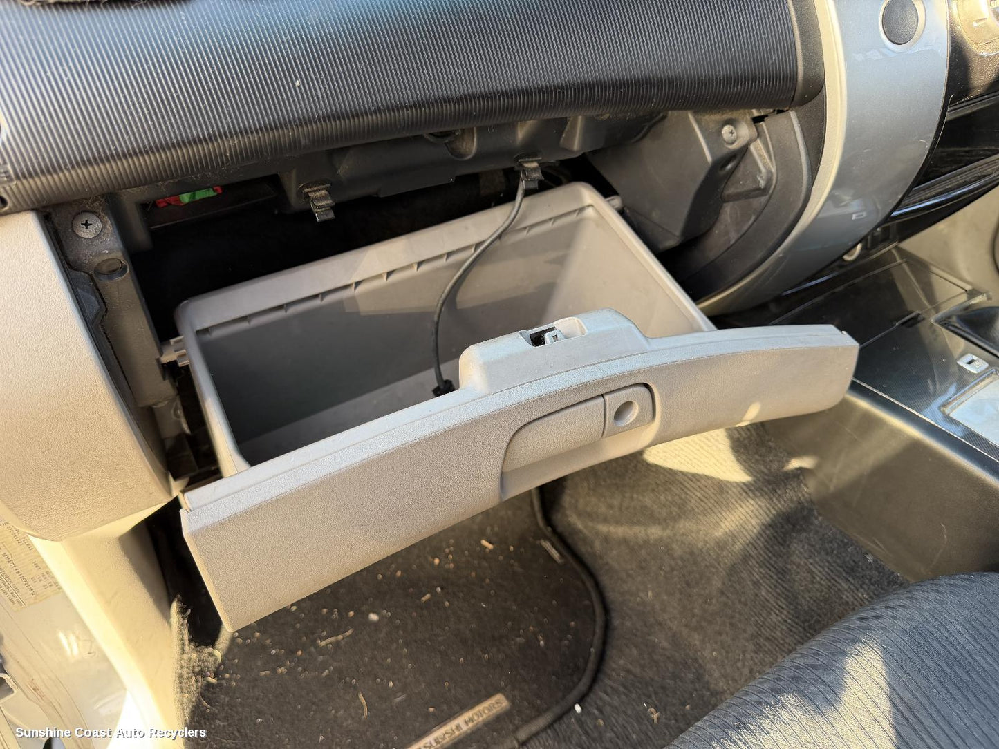 2009-2015 Mitsubishi Challenger Glove Box