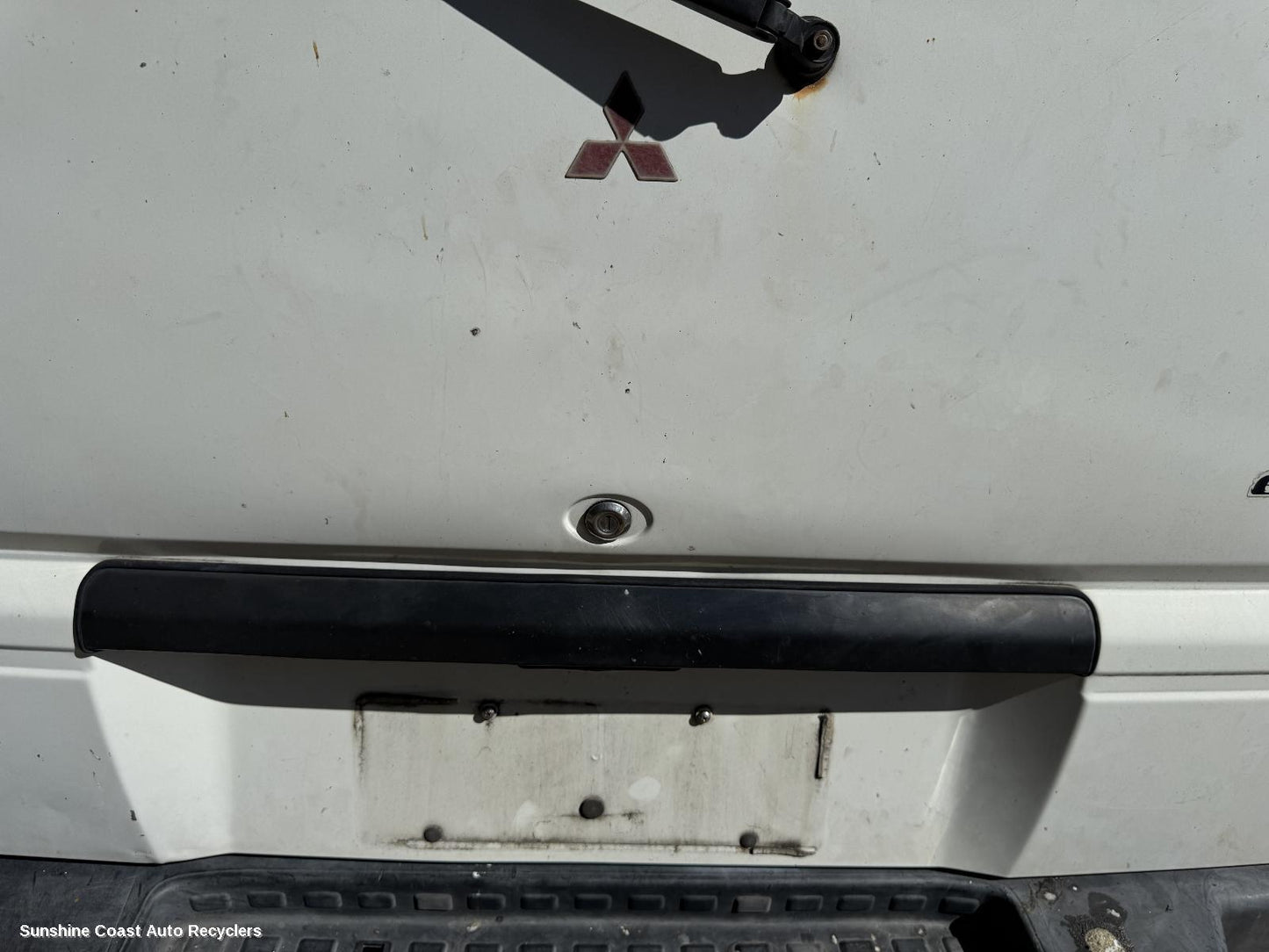 2007 Mitsubishi L300 Rear Garnish