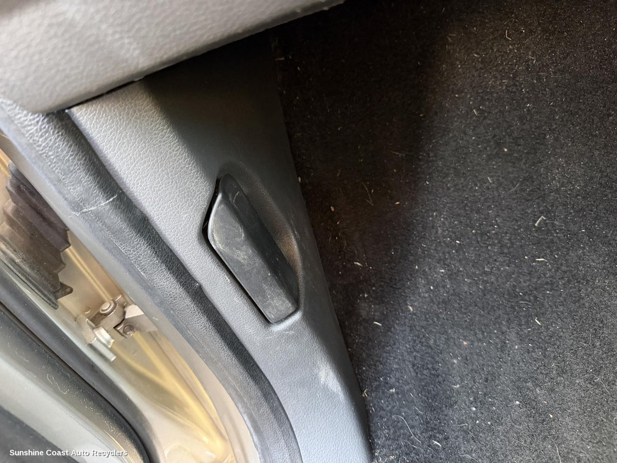 2011-2022 Volkswagen Amarok Bonnet Release