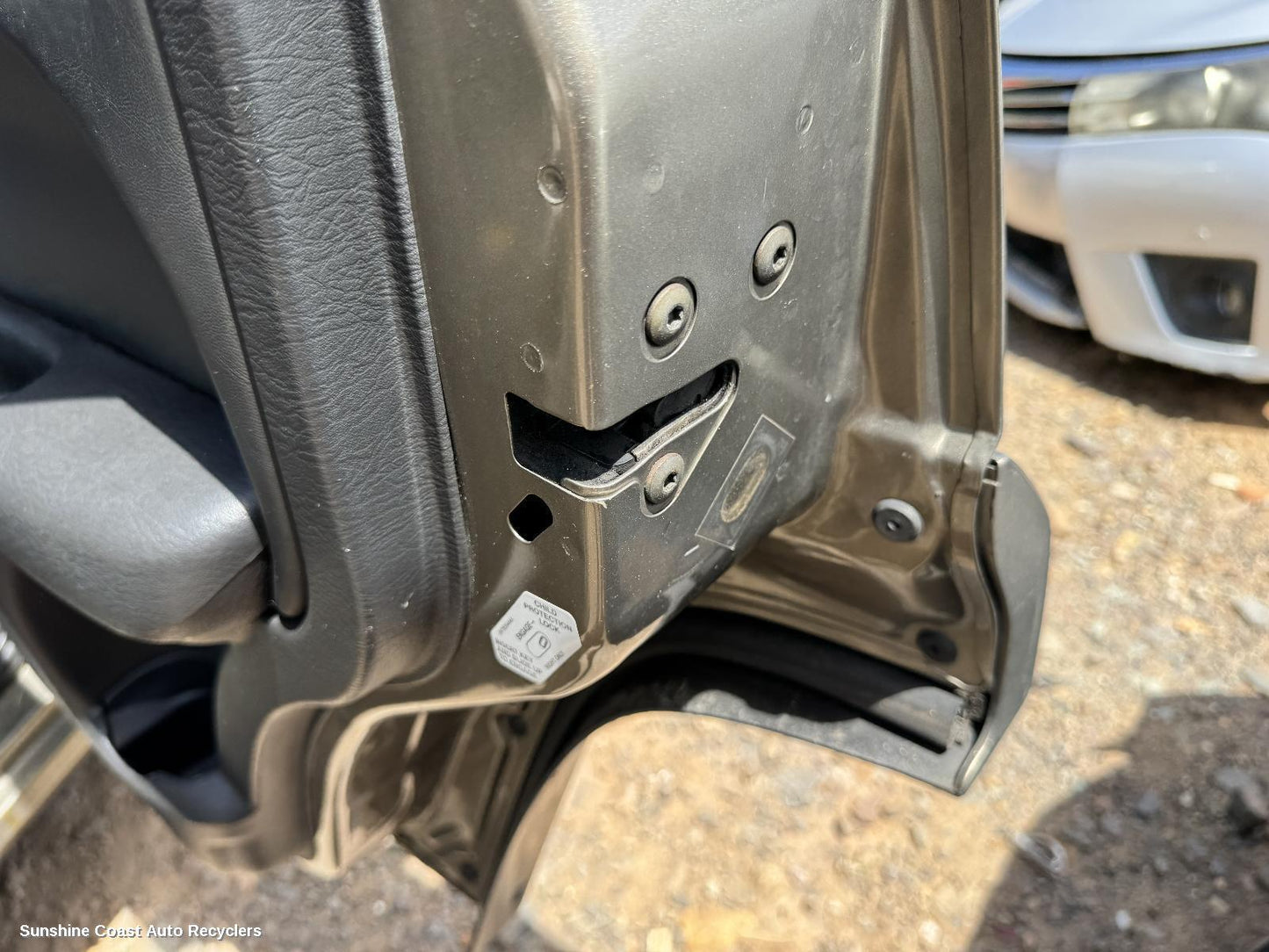 2004 Jeep Cherokee Door Boot Gate Lock