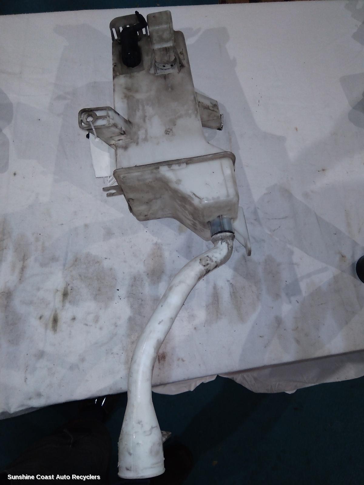 2015-2025 Ldv G10 Washer Bottle