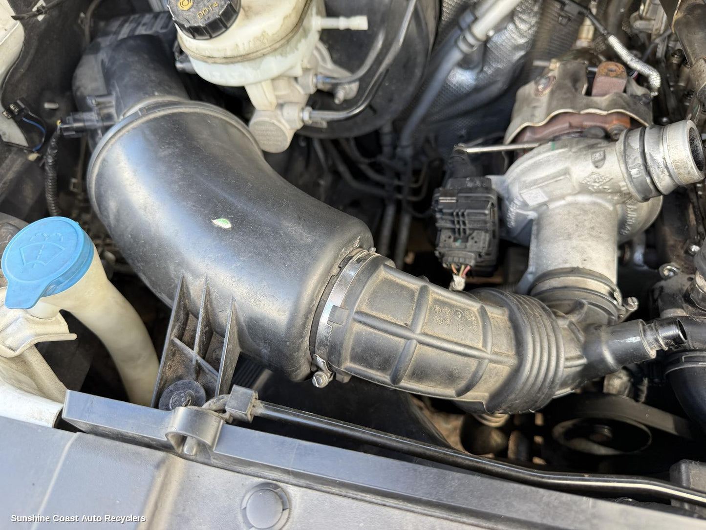 2020-2026 Ldv Deliver 9 Air Cleaner Duct Hos