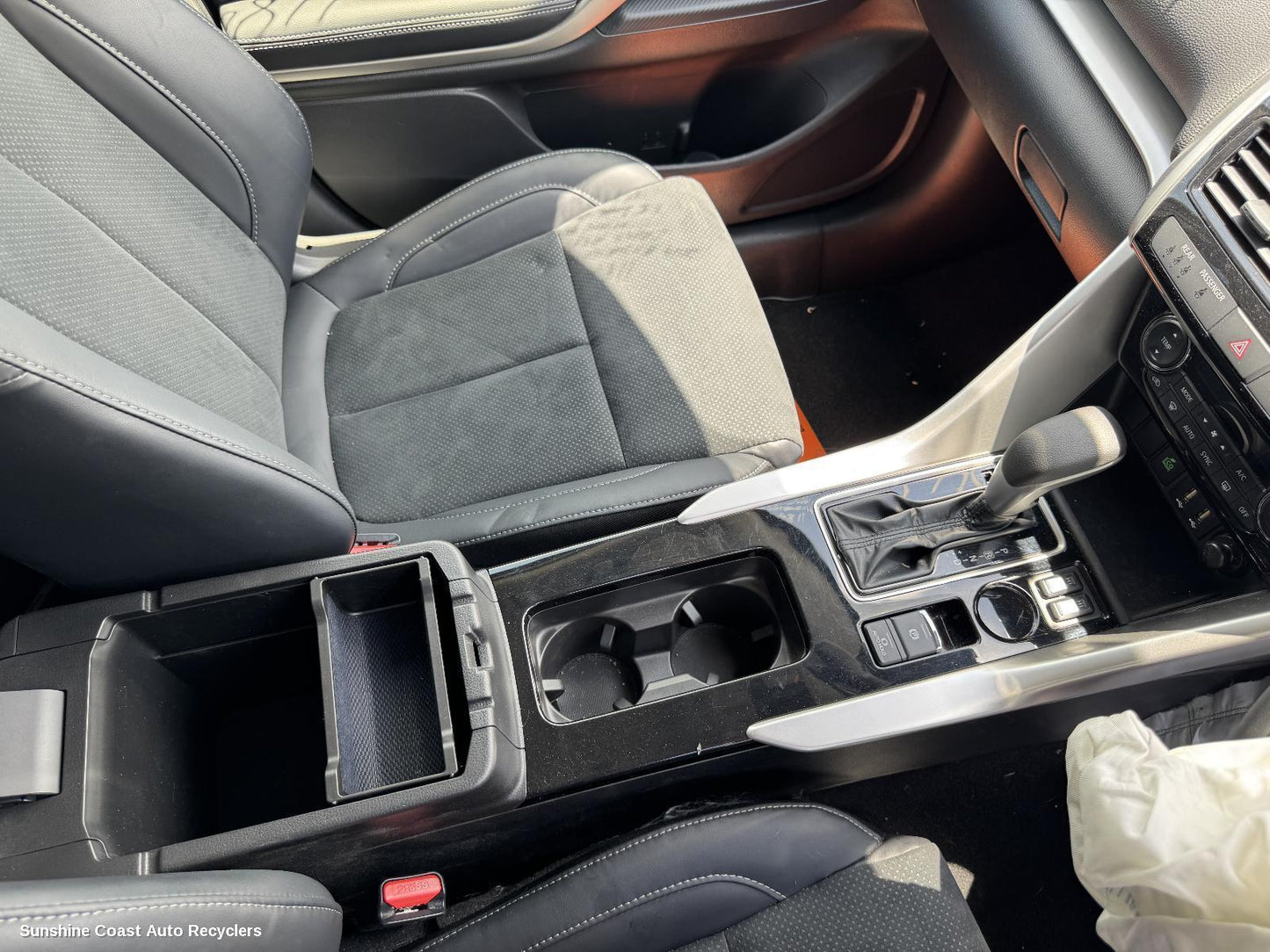2024 Mitsubishi Eclipse Cross Console