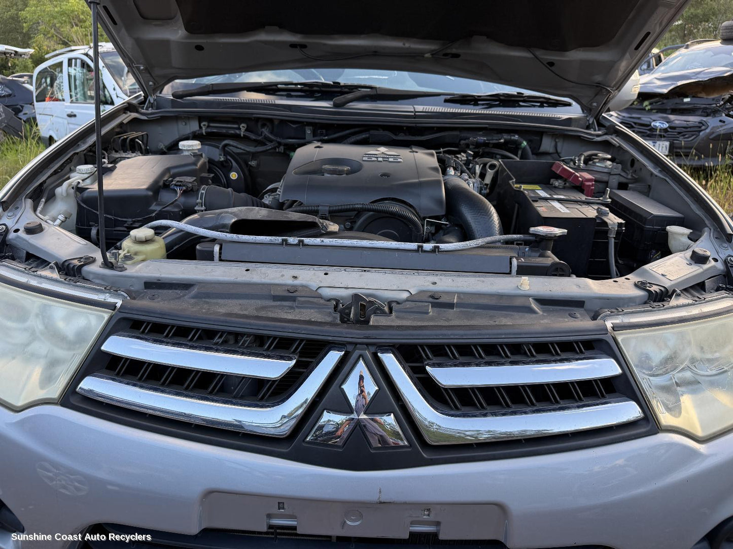 2013-2015 Mitsubishi Challenger Grille