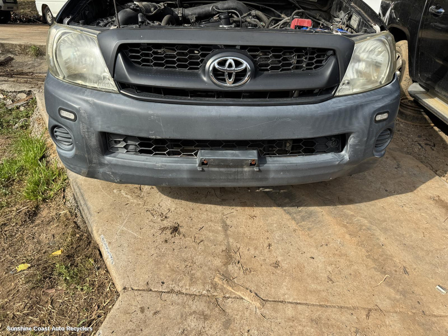 2010 Toyota Hilux Grille