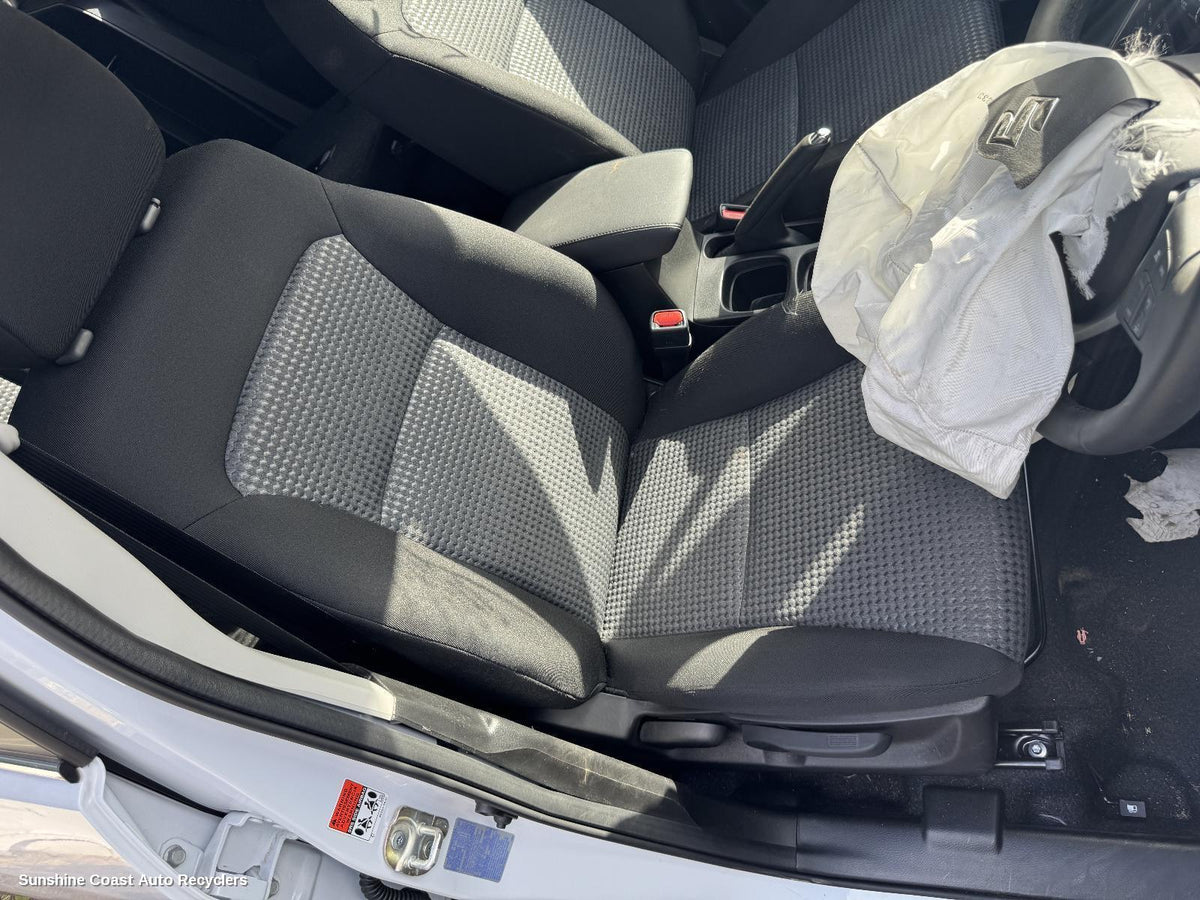 2022-2025 Suzuki S-cross Front Seat