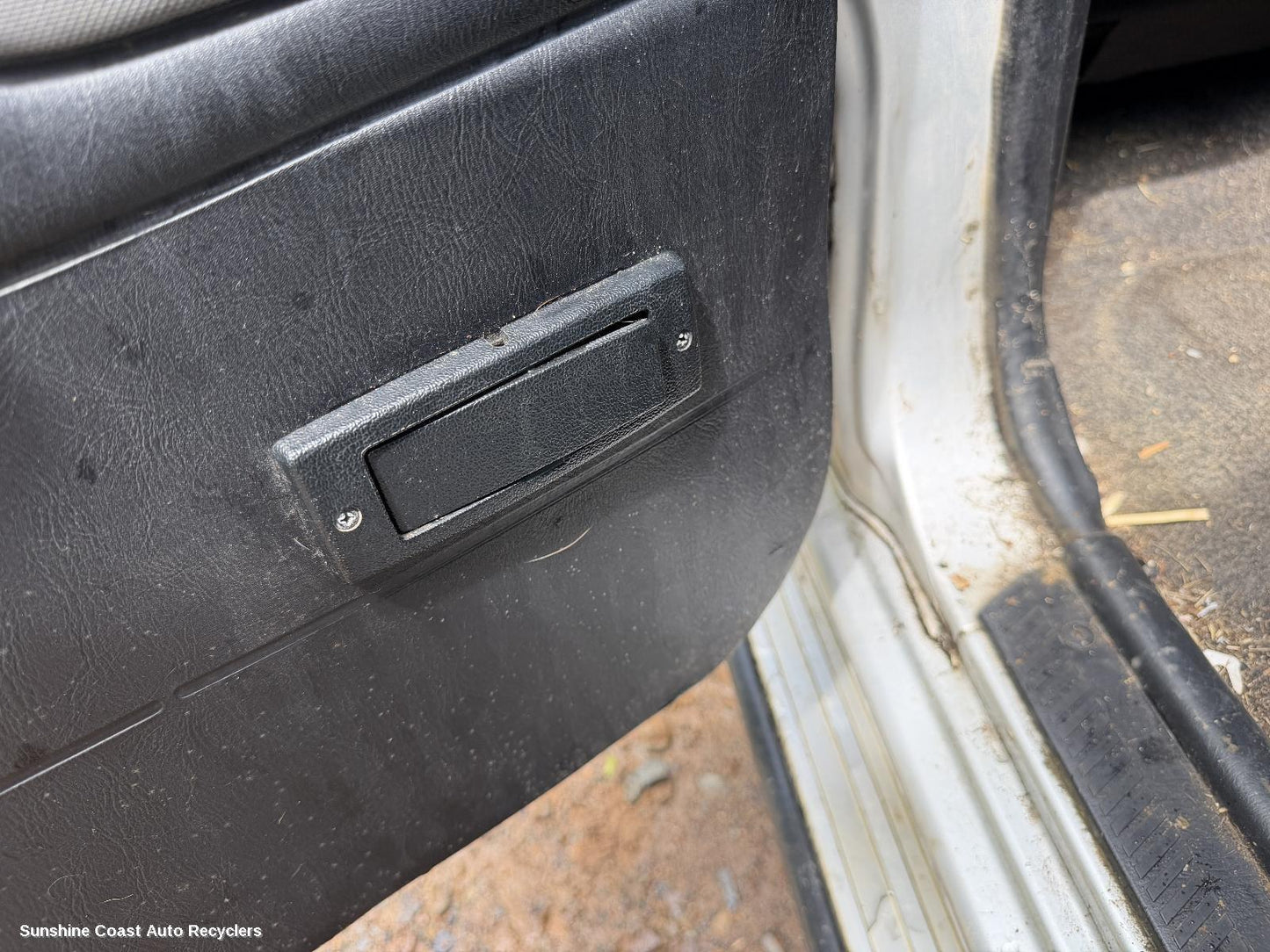2001-2015 Nissan Navara Ashtray