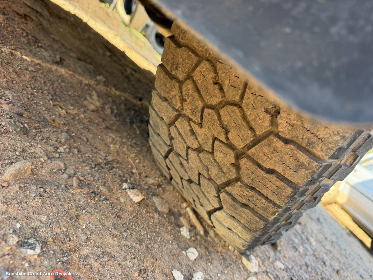 2002-2006 Mitsubishi Pajero Tyre